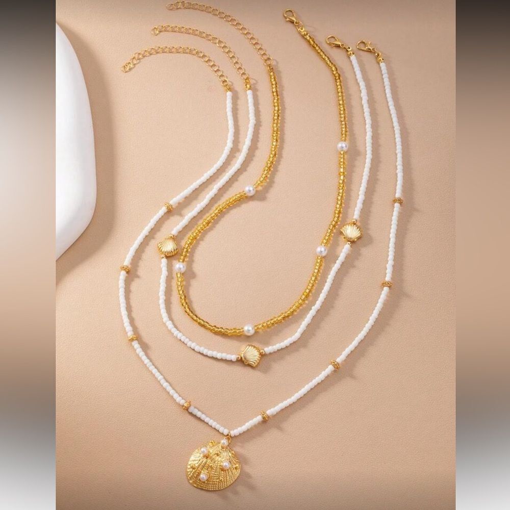 Elegant White Shell Necklace R35